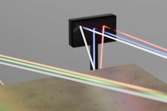 Les lasers RVB renvoyés par des miroirs